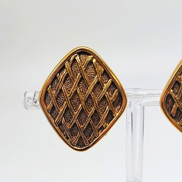 CHANEL MATELASSE DIAMOND VINTAGE CLIP ON EARRINGS - Picture 3 of 6